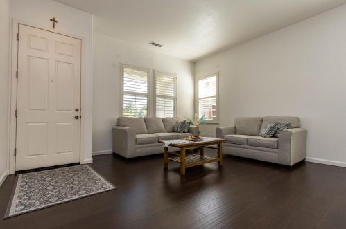 1072 Bennington Ave, Turlock CA  95382-0555 exterior