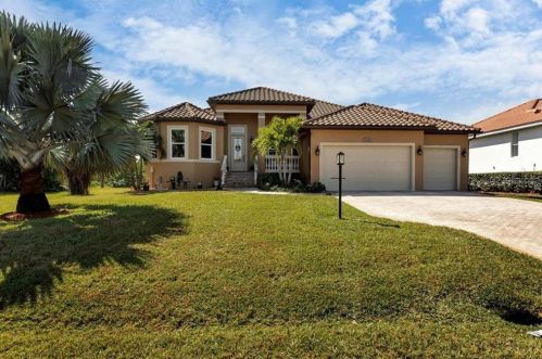 220 Arlington Dr, Placida, FL 33946-2327