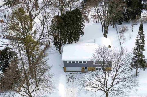 5013 Regent St, Madison, WI 53705-4745