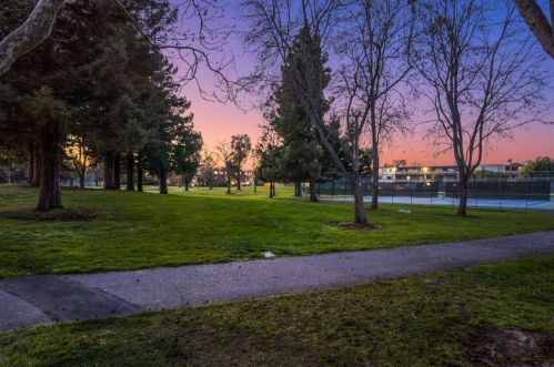650 Alamo Ct, Mountain View CA  94043-3662 exterior