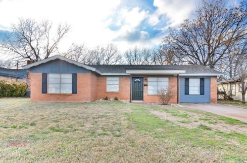 2002 Yorktown Dr, Abilene, TX 79603-3220