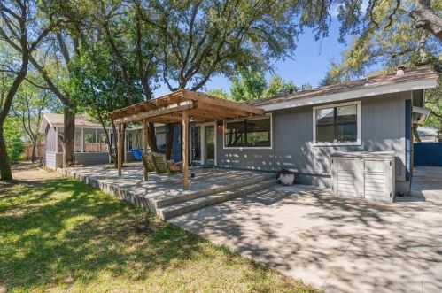 9626 Braeburn Gln, Austin TX 78729-2710 exterior