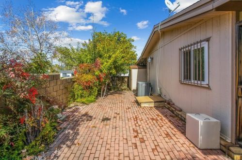 1325 Medallion St, Redlands CA  92374-2666 exterior