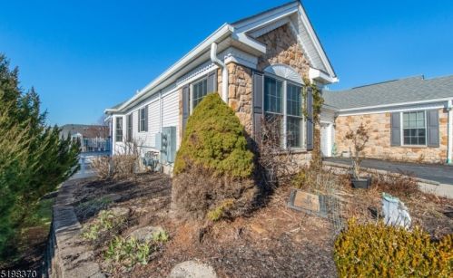 24 Silicon Dr, West Paterson NJ  07424-4225 exterior