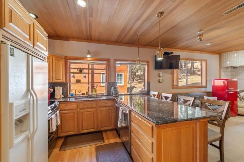 358 Skidder Trl, Truckee CA  96161-3928 exterior