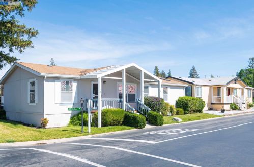 3263 Vineyard Ave, Pleasanton CA  94566-6328 exterior