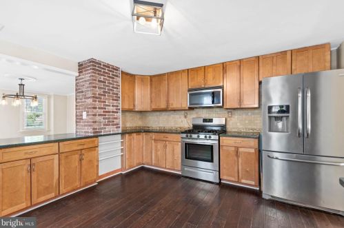 1096 Kings Hwy, Pilesgrove NJ  08098-2811 exterior