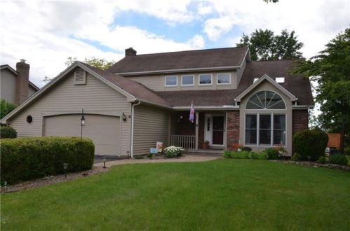 9 Cedarwood Dr, Fairport, NY 14450-9010