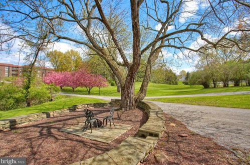 6411 Devonshire Hts Rd, Harrisburg PA 17111-4818 exterior