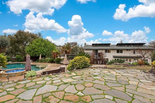 1322 Hamilton Ln, Escondido CA  92029-4316 exterior