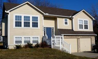 1216 Parkway Dr, Olathe KS  66061-2814 exterior