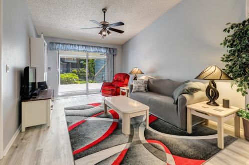 3076 Beecher Dr, Palm Harbor, FL 34683-2411