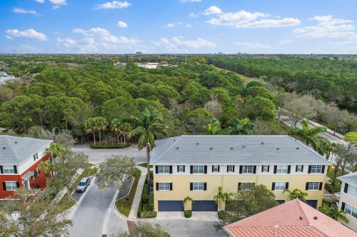 290 Quarry Knoll Way, Jupiter FL  33458-2888 exterior