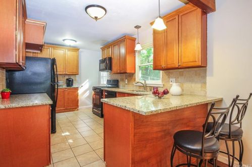 175 Ramona Ct, Yorktown Hgts NY  10598-3318 exterior