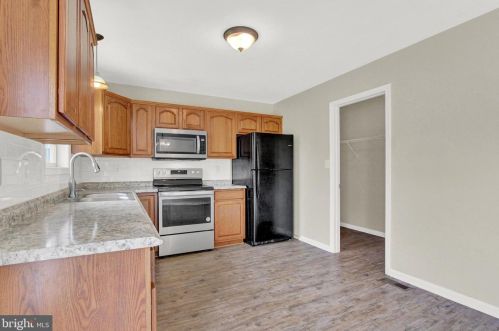 90 Hemlock Dr, Hanover PA  17331-9422 exterior