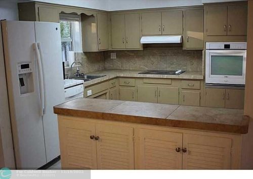 108 32nd Ave, Hollywood FL  33021-7020 exterior