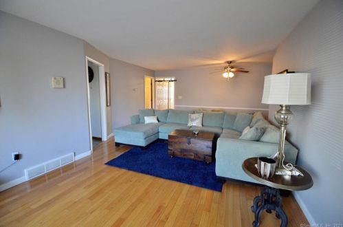 567 Peet St, Bridgeport, CT 06606-2724