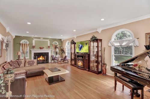 8 Rillstone Ct, East Freehold NJ  07728-8574 exterior