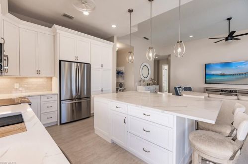 4353 Montalvo Ct, Naples FL  34109-1374 exterior