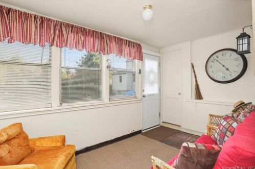 67 Alvord Ln, Stamford, CT 06902-4511