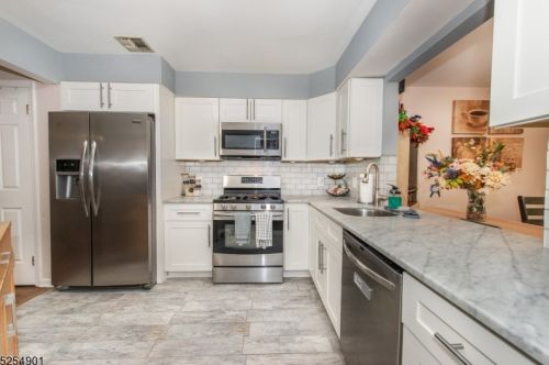116 Quartz Ln, Paterson, NJ 07501-3350