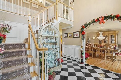 4 Fountayne Ct, Washingtonville NY  10992-1001 exterior