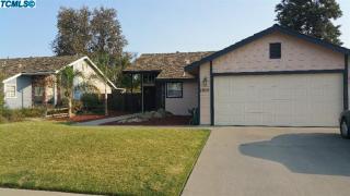 1015 Clover Ln, Hanford, CA 93230-2275