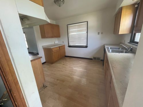 4869 25th St, Milwaukee, WI 53209-5632