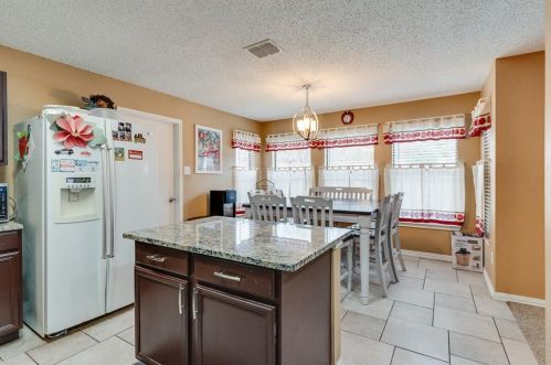 2821 Custer Dr, Denton TX  76210-6449 exterior