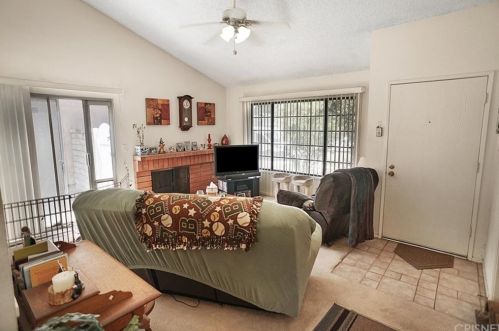 25868 Empalmo Ct, Santa Clarita, CA 91355-1919