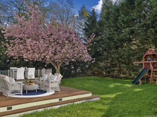 533 Highbrook Ave, New Rochelle NY  10803-2227 exterior