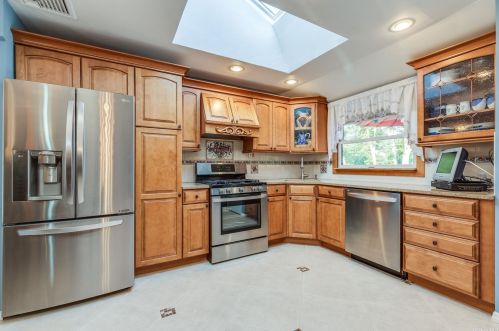 9 Dulce Ln, Huntington Station, NY 11746-6513