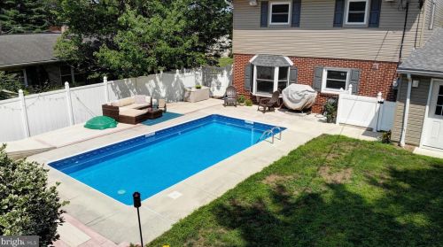 570 Old Orchard Ln, Camp Hill PA  17011-1828 exterior