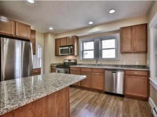 27 Lincoln Ave, Nashua, NH 03060-5109