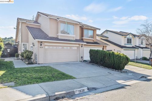 1839 Canyon Dr, Pinole, CA 94564-2141