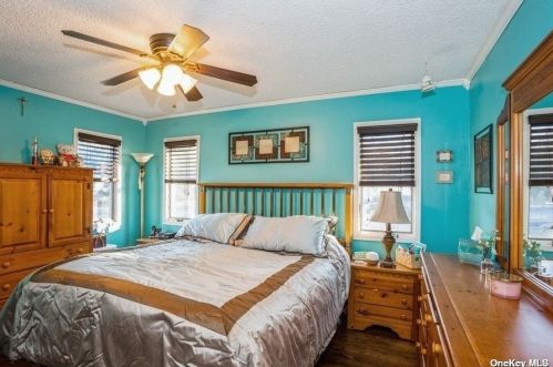 1 Laura Dr, South Setauket NY  11720-3068 exterior