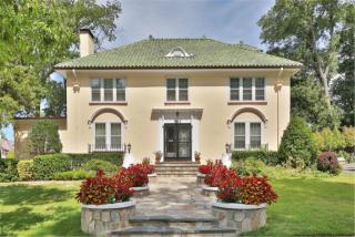 942 Grant Ave, New Rochelle, NY 10803-3115