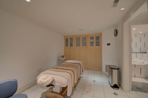 875 Squire Oaks Dr, Covington KY  41017-1342 exterior