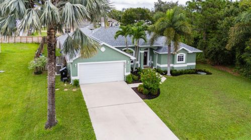 1932 Beard St, Fort Pierce, FL 34953-1709