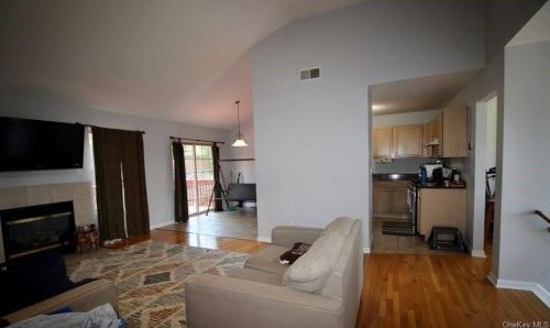 73 Manchester Rd, Rock Hill NY  12775-6112 exterior