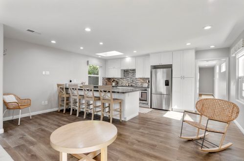 1455 Chalcedony St, San Diego CA 92109-2126 exterior