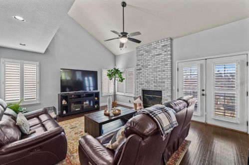 8856 Hiddenspring Way, Elk Grove CA  95758-6153 exterior