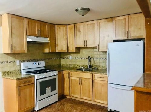 3127 Baychester Ave, Bronx NY  10469-2620 exterior