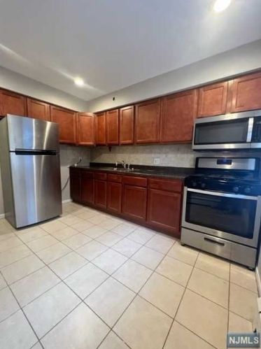 270 10th St, Palisades Park NJ  07650-2043 exterior