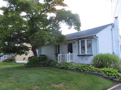 47 Beaver Ln, Babylon, NY 11704-5158