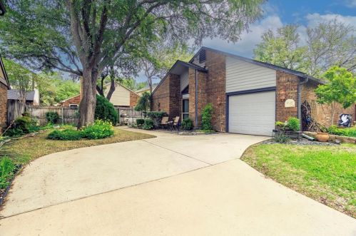 448 Arbor Creek Dr, Euless, TX 76039-3735
