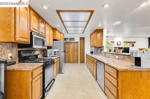 186 El Bonito Way, Benicia, CA 94510-2217
