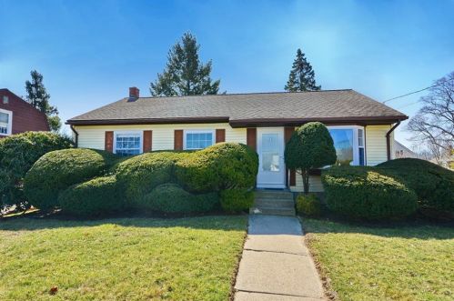 23 Rosemont Ave, Cumberland RI  02864-7518 exterior