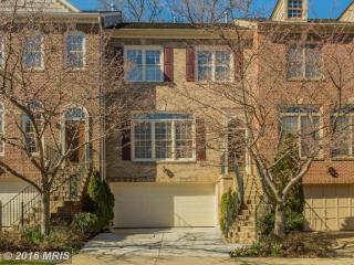 10181 Castlewood Ln, Vienna, VA 22124-3027