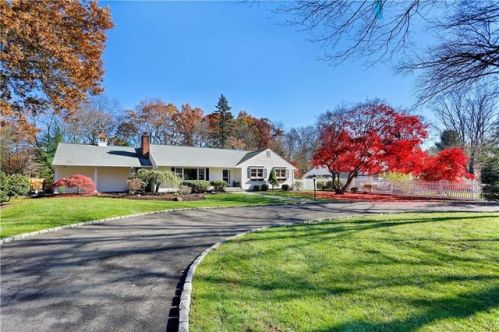 404 Hulls Hwy, Southport CT  06890-3050 exterior